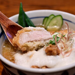 かつ吉 - 冷やしかつ丼(銘柄豚ロース│120g)@税込2,100円：ピンボケッ。。