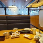 ステーキ宮 - 店内