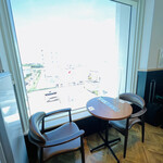 タリーズコーヒー - ◎窓側のそばのテーブル。