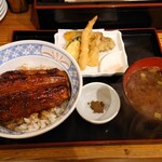 180243093 - サービスうな丼
                        （天ぷら、アラ汁付き）700円　ご飯200g