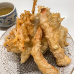 天ぷら定食ふじしま - 海老2尾、白身魚、きす、ささ身、人参のかき揚げ、なす、かぼちゃ、玉ねぎ