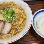 Urashima - 褐色のスープと純白飯のコントラスト