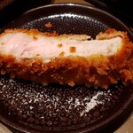 Tonkatsu Ton Shabu Kemboro- - 中はレアで、塩で頂きます