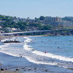 飯田商店 - 吉浜海水浴場　ココへ渡るには幹線道路を越えなければならない