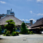 飯田商店 - 福泉寺は茅葺のお寺