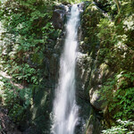 飯田商店 - 不動滝　大きくない滝だけど、割としっかり水量ある