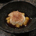 魚彩酒　うたげ - 焼き茄子とろろ掛け 660円(税込)　(2022.7)