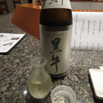 魚彩酒　うたげ - 黒牛 純米酒 冷酒 一合 880円(税込)　(2022.7)