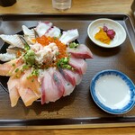 魚丸鮮魚店 - 海鮮丼・大