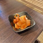 焼肉本家 くれや - カクテキ