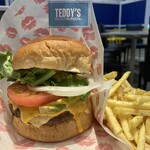 テディーズ ビガー バーガー 横浜みなとみらいワールドポーターズ店 - 