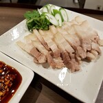 プラスミドx台湾食 - １３豚バラとニンニク醤油の和え物・蒜泥白肉