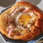 どんぐり - ベーコンエッグ (税込み 210円) (ボリューム満点で目玉焼きとベーコンの相性が最高！)