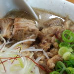 らーめん弥七 - 角切りちゃーしゅー（アップ）