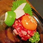 Koube Gyuuyakiniku Motoushi - 神戸市の許可を得た安心、安全な国産牛ユッケ