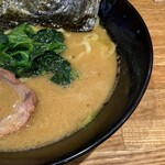 麺勇軒 - 豚骨のコクを感じられるスープ。