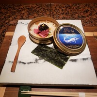肉割烹 肉かぶく - キャビア缶に詰めたペルーラキャビアとカイノミのユッケ~パルミジャーノ・レッジャーノ~