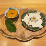 伊藤家のつぼ - 人参のすりながし(左)、わさび菜と穴子(右)