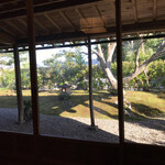 鰻花房 - 席から見える庭園