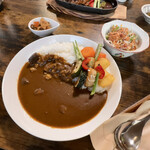 お食事処 だんらん日和 - カレーセット(\1,650)　カレー(辛口)・自家製トマトドレッシングのサラダ