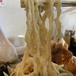 らー麺　Do・Ni・Bo - ちぢれ太麺をリフト⤴️