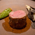 レストラン オオツ - 2022.7 ロゼール産仔羊セル（鞍下肉）豪州産黒トリュフ 夏筍（天草産緑竹）万願寺唐辛子のピペラード詰め