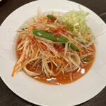 sanjoupakuchi- - ソムタム・タイ。上から。青パパイヤ、インゲン、トマト、ライム、ナッツを絡めて食べる家庭的サラダです。