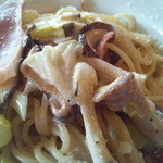 フォセッタ - 生ハムの下にはきのことキャベツが隠れています。