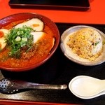 麺厨房 華燕 - 再訪してスペシャル坦々麺（汁あり）も食べてみた