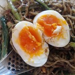 らーめん もんつきかかか - 冷やし黒ごま担担麵　玉子は塩茹で