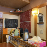 ち～家食堂 - カウンター席から入口