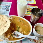 ネパールキッチン クマリ - 「カレーライス（野菜）」1ドリンク、スープ、バーパドがつきましたミャ。アチャールもつくようだけど忘れられた？