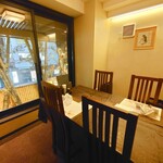 Resutoran Ando Ba Ginzasakura - こちらの個室使用料は6000円。大きな窓や換気扇があるのもイイ。