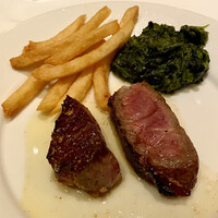 Empire Steak House Roppongi - ミディアム・レアの仕上がり