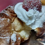 エスト・ローヤル - 中にはとろとろのカスタードプリン(^ω^)