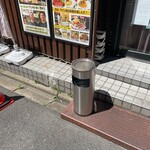 イタリアン酒場もふもふ - 店内は完全禁煙です。喫煙所を設置しています。