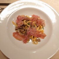 レスタジョーニ ハングリータイガー - イタリア産乳飲み仔牛の舌とプロシュットのタリオリーニ　トリュフの香り