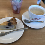 Cafe茶珈 - ブルーベリーチーズケーキとホットコーヒーで770円