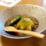 銀座八丁 - 炙り帆立と翡翠茄子の順菜ジュレがけ