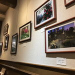 Kafe & Dainingu Marina - 壁に貼られた写真　※2,000円～3,000円程度で、販売中
