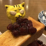 Kafe & Dainingu Marina - 小倉トースト、にゅ～～ん！　※大粒です