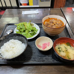 居酒屋 暁 - 牛すじ煮込み定食　ご飯半分