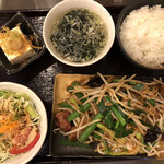 志庵 - 野菜ドーンのレバニラ定食