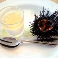 イタリア料理 リストランテ フィッシュボーン - ウニととうもろこしパンナコッタ　鯛のジュレ添え