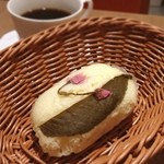 志津屋 - 桜蒸しパンとブレンドコーヒー