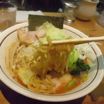 らぁ麺　あんど - 黄色い中太麺