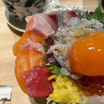 SUSHI MANISHI - 海鮮丼（アップ）