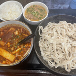 Joushuu Noukou Geki Kara Udon Menzou - 辛豚肉汁うどん（赤-5・黒-1）並　780円　　　もつ煮セット（小ライス+小もつ煮）250円
