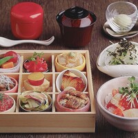 白木箱とばらちらし