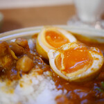 カレーショップ フェンネル - 煮卵トッピング